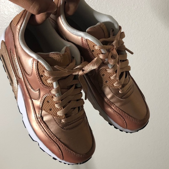 Rose Gold Nike Aid Max - Picture 3 of 3